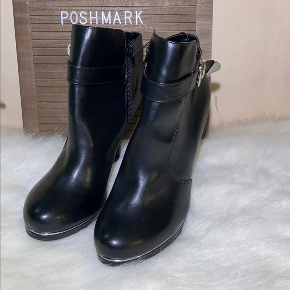 ANDIAMO Aerica Heeled Ankle Booties